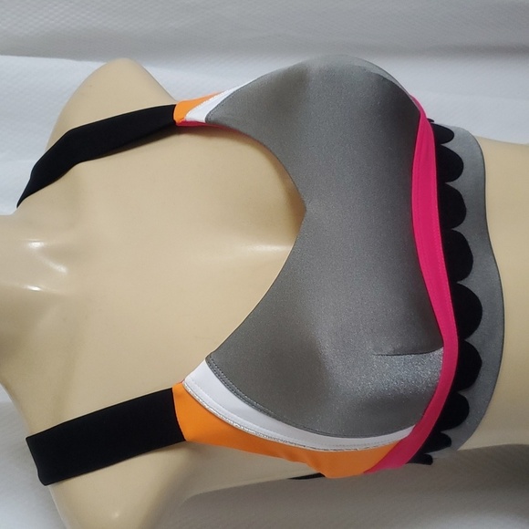 No Ka’ Oi scallop trim sports bra Size S - Picture 2 of 11